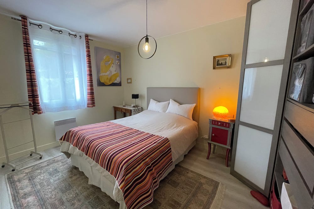 Nerac House | A relaxing, easy-going stay. Charming garden and swimming pool.