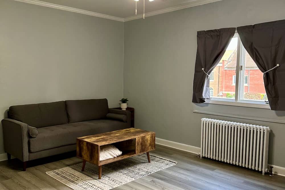 Mount Vernon Apartment | Amazing Downtown Location! Quiet & Spacious! #B