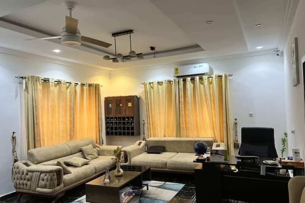 Ho House | Cozy smart living away from home