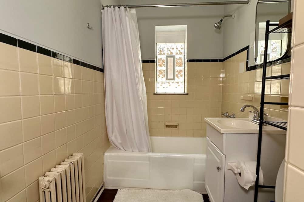 Mount Vernon Apartment | Amazing Downtown Location! Quiet & Spacious!