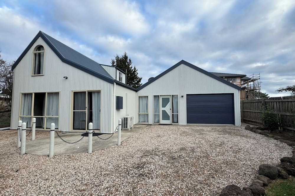 Coronet Bay House | Room for the biggest Boat, pet friendly
