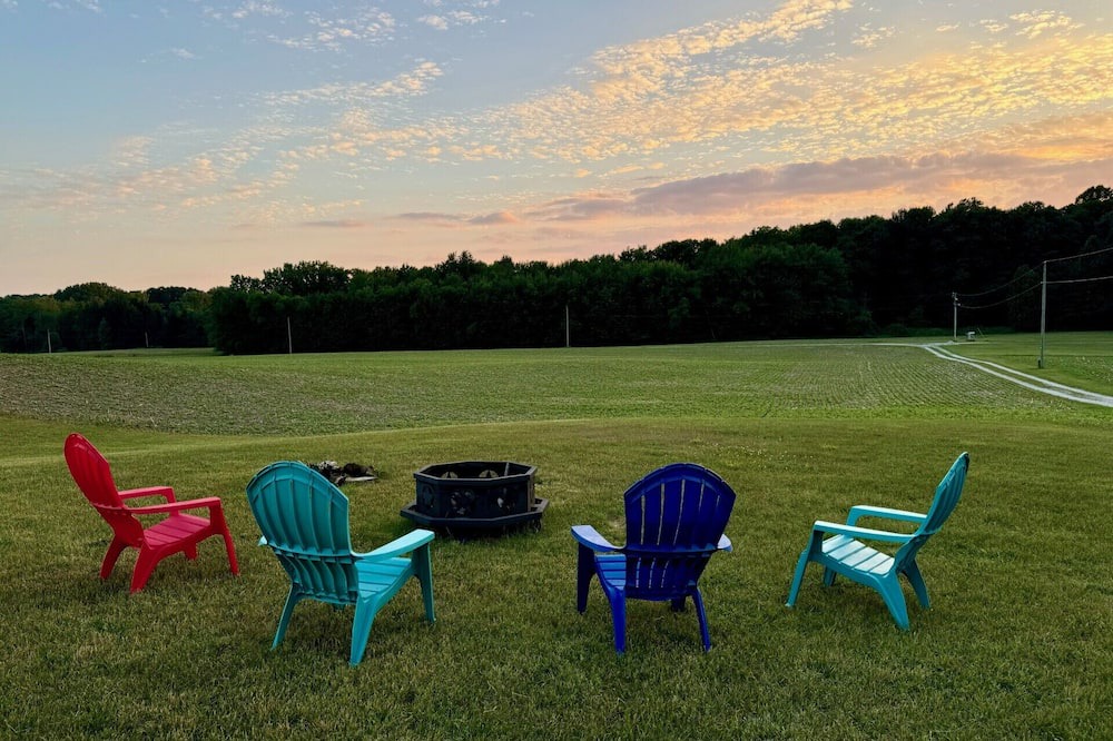 La Porte House | Charming 2-bedroom house in Harbor Country. 5 minutes from downtown Three Oaks