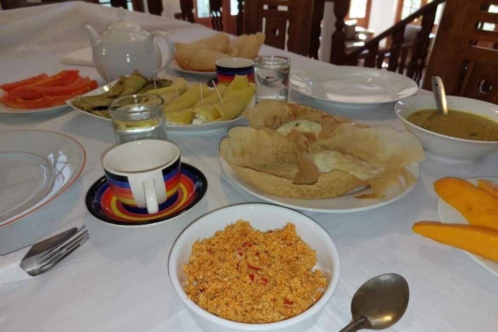 Kandy Bed & Breakfast | Mystique Hideout : Double Room with Patio