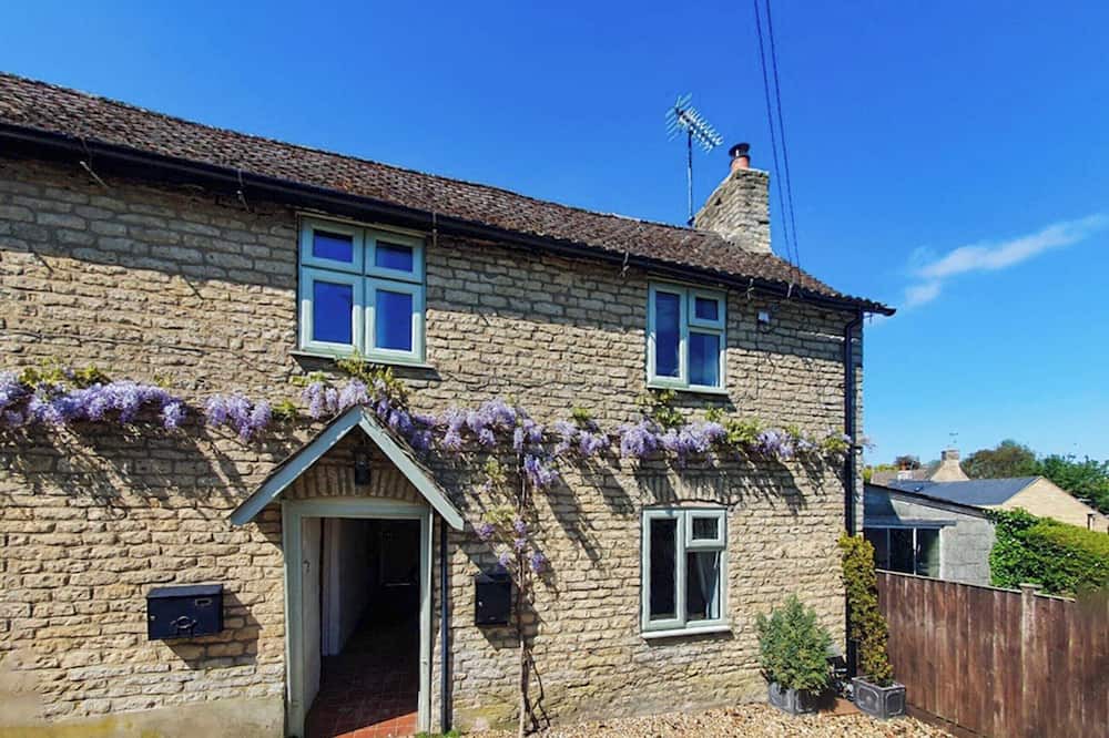 Easton on the Hill Cottage | 3 bedroom accommodation in Easton On The Hill, near Stamford