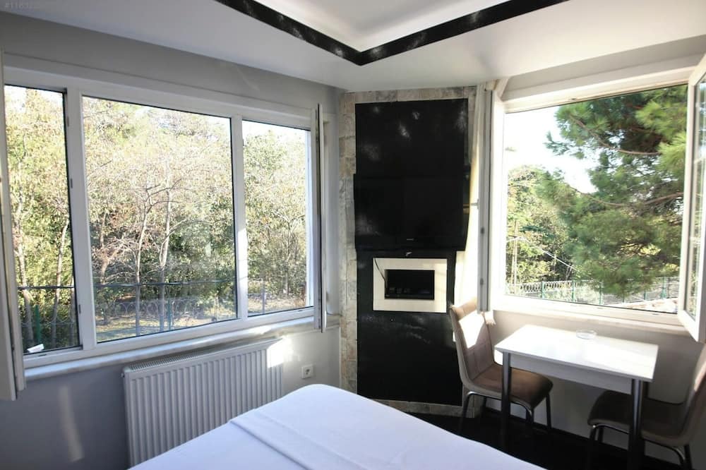Kurucesme Apartment | Charming Studio Close To The Bosphorus, Free Wifi, Walking distance to the sea.