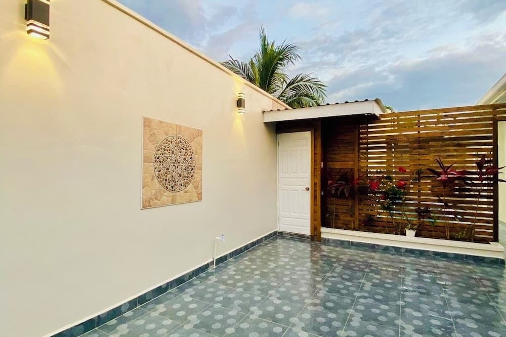 Tela House | Charming 3-bedroom pool house with AC, WiFi in enchanting Tela
