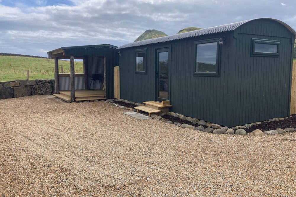 Inishmacatreer Cabin | Lakeside Cabin with private lakeshore access.