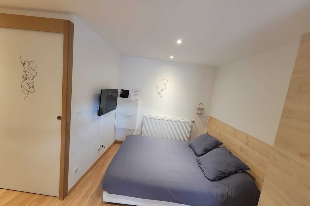 Aigueblanche Apartment | Small Studio Centre Village