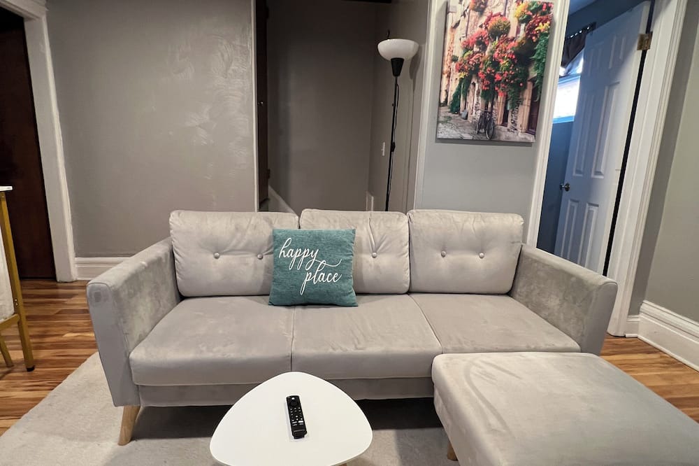 South Side Flats Apartment | Charming 2-bedroom apartment In Pittsburgh, Southside!