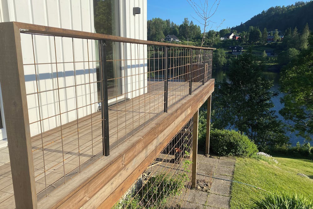 Porsgrunn House | Idyllic 4 Room Lake House w/Option for 2 Glamping Tents & SUP-Private Dock