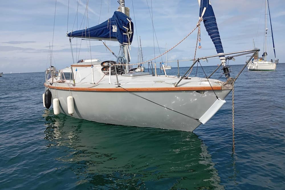 Trentemoult Boat Rental | For rent - Accommodation on the water - Cosy boat in Nantes - Sailboat Trentemoult