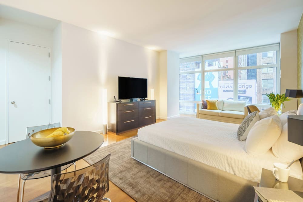 Central New York City Apartment | Upscale Studio in the Heart of Times Square