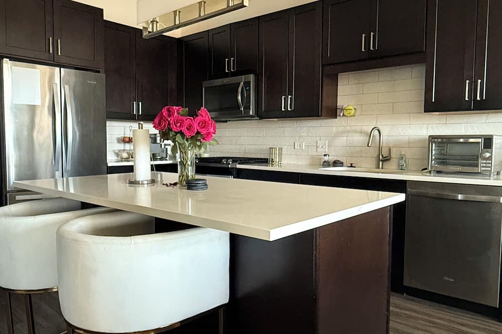 La Grange Apartment | Modern, 1-bedroom apartment in La Grange with AC, fitness room, WiFi