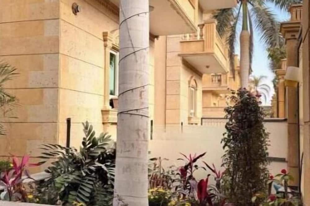 Giza Governorate Villa | Charming 1-bedroom villa in welcoming Giza Governorate with WiFi 3