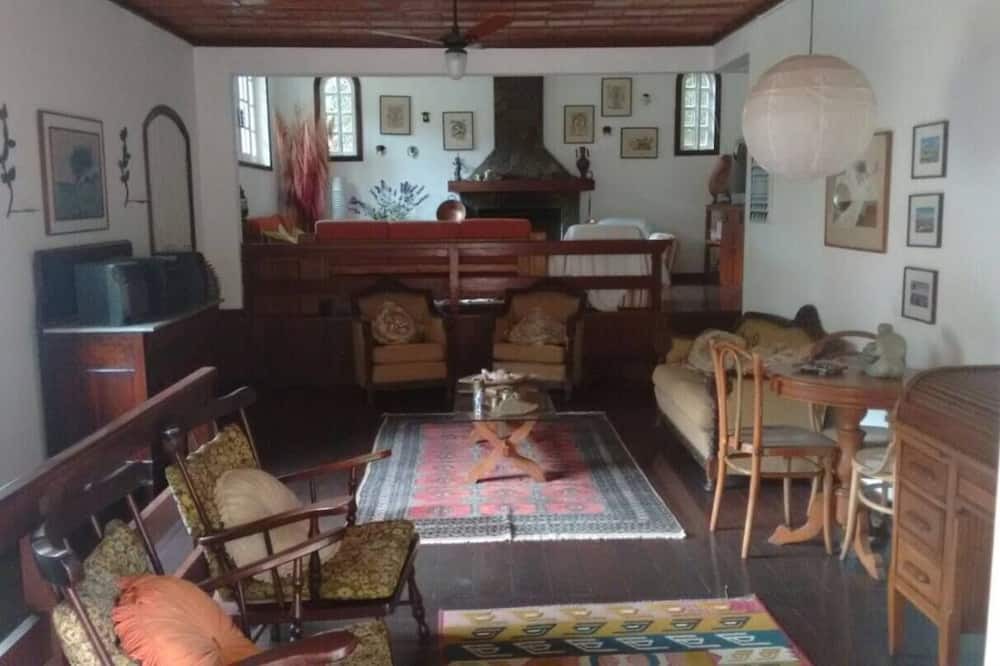 Nogueira Cottage | House in Itaipava | Family, Friends and Pet Friendly