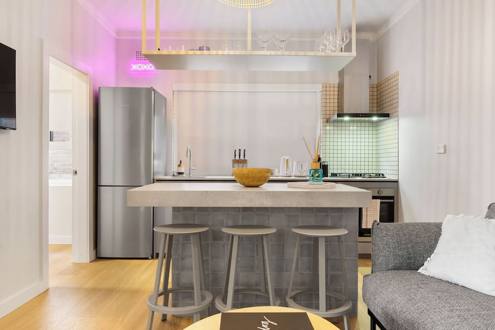 North Bondi Apartment | Luxe 2BR w/Smart TV Steps from Bondi Beach