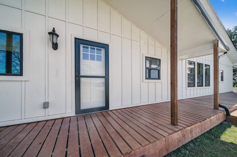 Adair House | 4-bedroom 3 bath house in tranquil Adair. With Large hang out barn.
