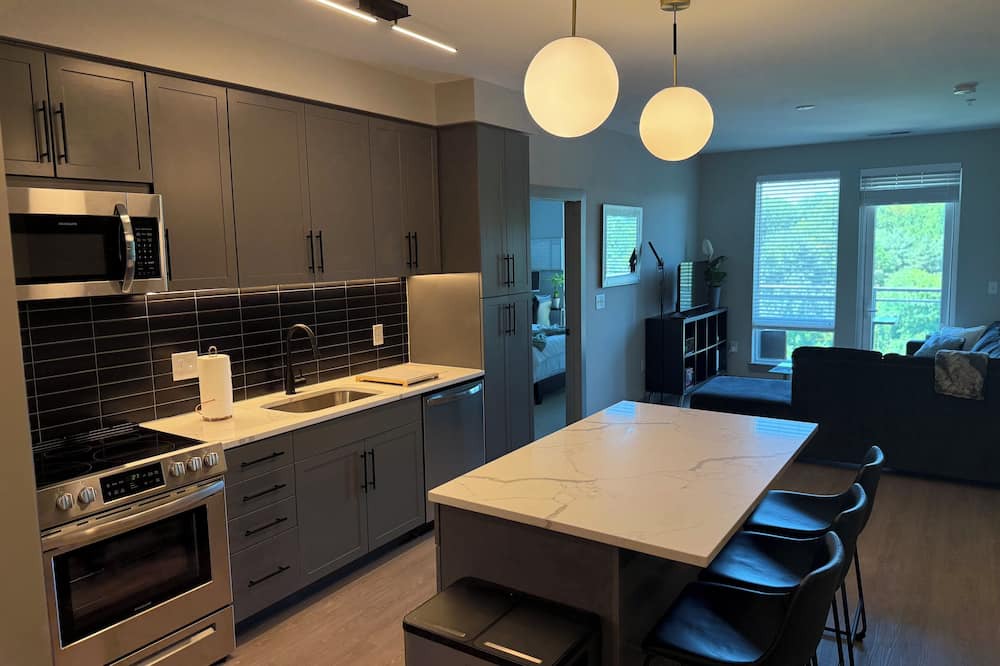 Columbia Apartment | Lux Modern apartment in Columbia with WiFi, balcony, sofa bed, pool and a gym!