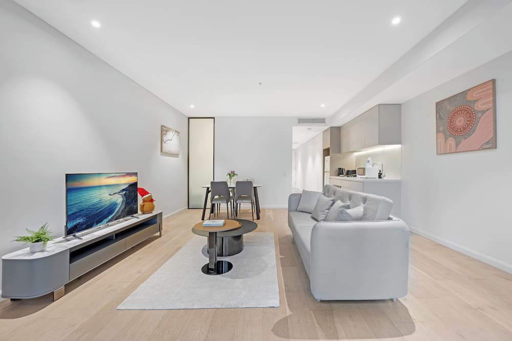 Crows Nest Apartment | Stylish St Leonards Retreat - Central & Convenient