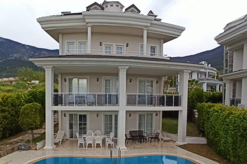 Oludeniz Villa | Spacious 5-bedroom villa with WiFi and AC in serene Ölüdeniz