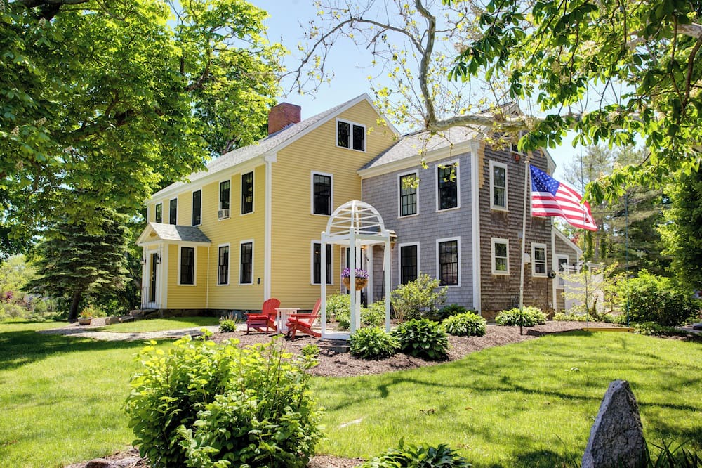 West Barnstable Other | Gorgeous Old Farmhouse w/Spa Near Beach. Pet Friendly!
