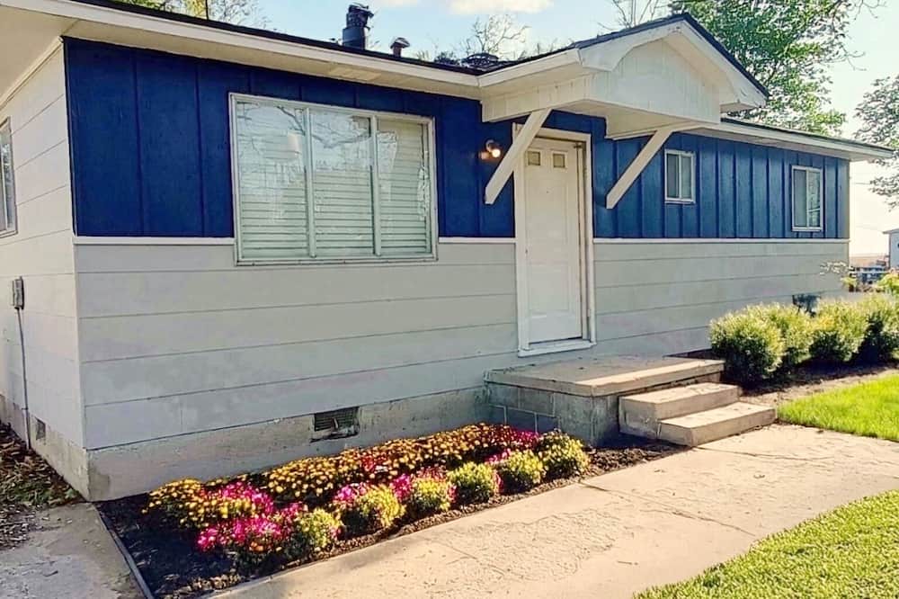 Blytheville House | Clean & Cozy 3-bedroom house in great neighborhood of Blytheville with AC, WiFi
