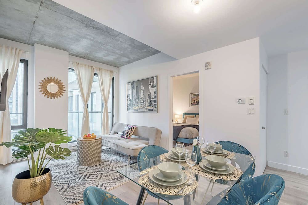 Cite Multimedia Apartment | Square Victoria - Balcony - Indoor Parking