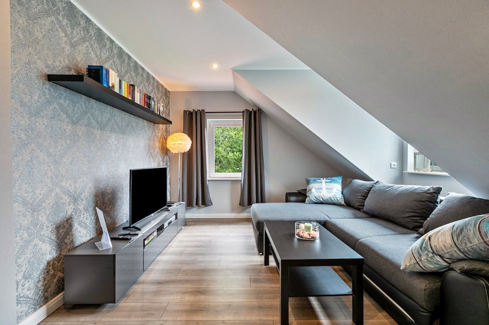 Nordhastedt Apartment | Apartment 'Leev Un Lee' with Shared Garden and Wi-Fi