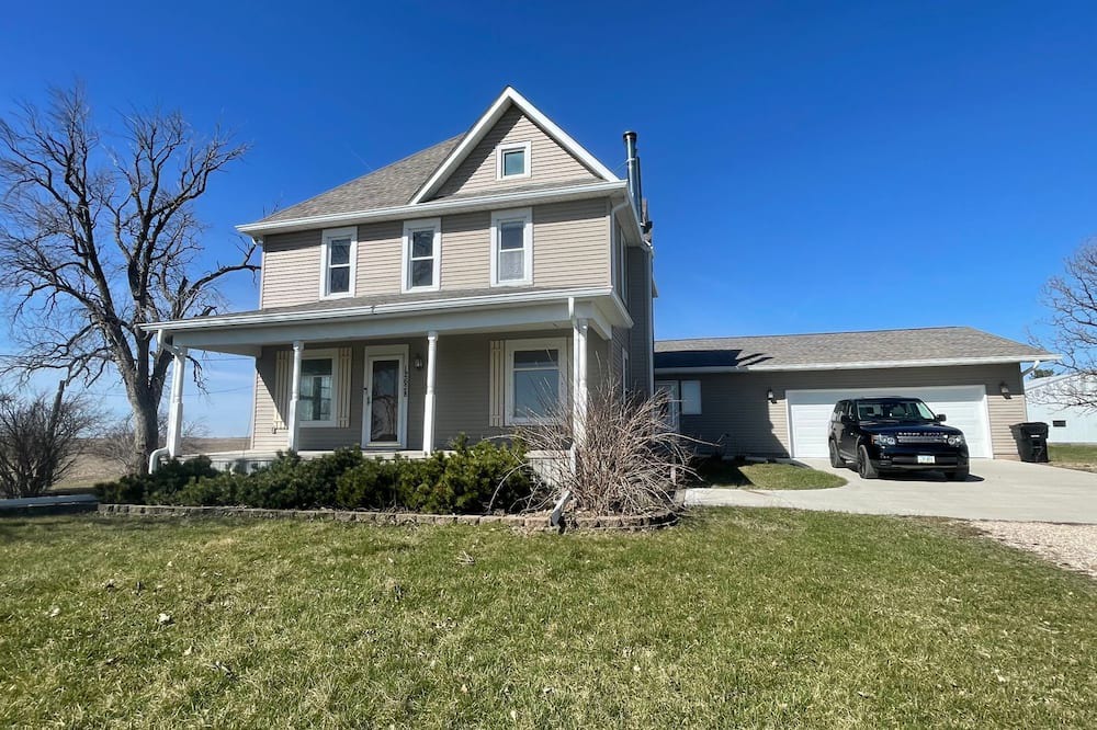Washburn Other | Cozy Farmhouse Getaway 10 min from Lost Island and Casino