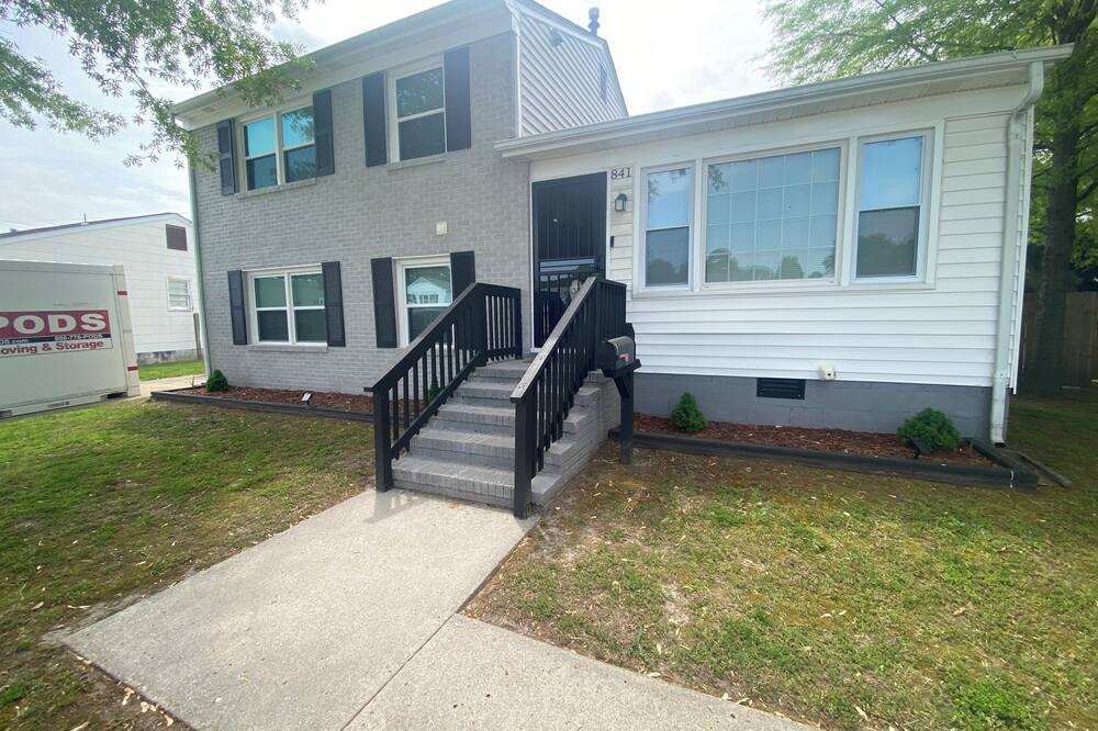 Newport News House | Empty 4-bedroom house ready to rent