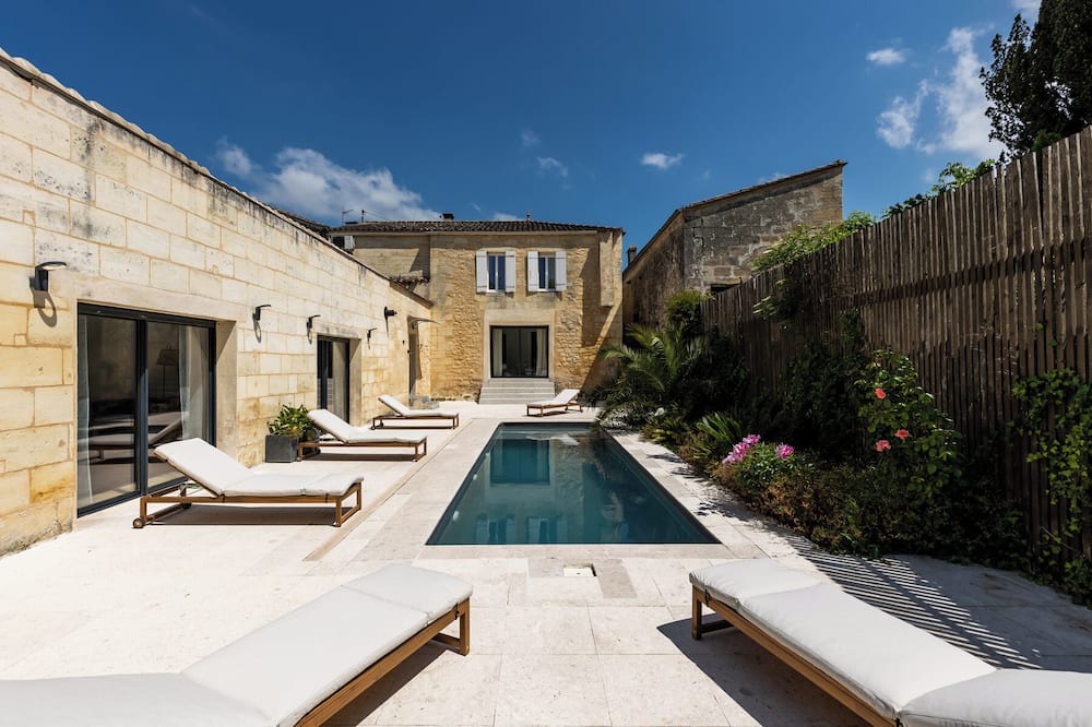 Gauriac House | La Girondine - Pool, billiards, vineyards and estuary