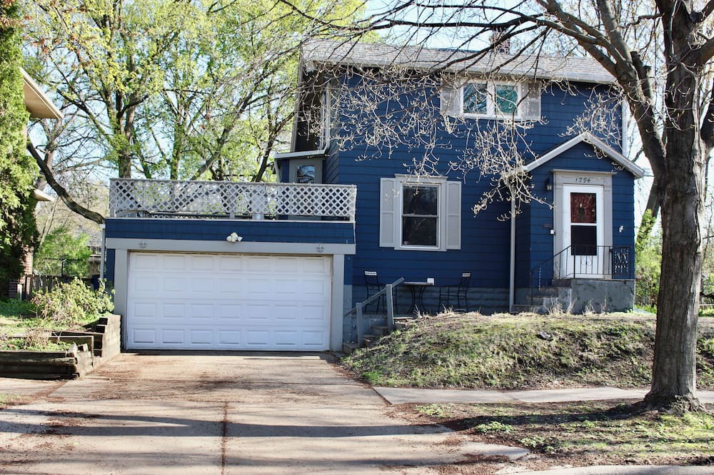 Tangletown House | 3-bedroom house in desirable Tangletown of MacGroveland St. Paul
