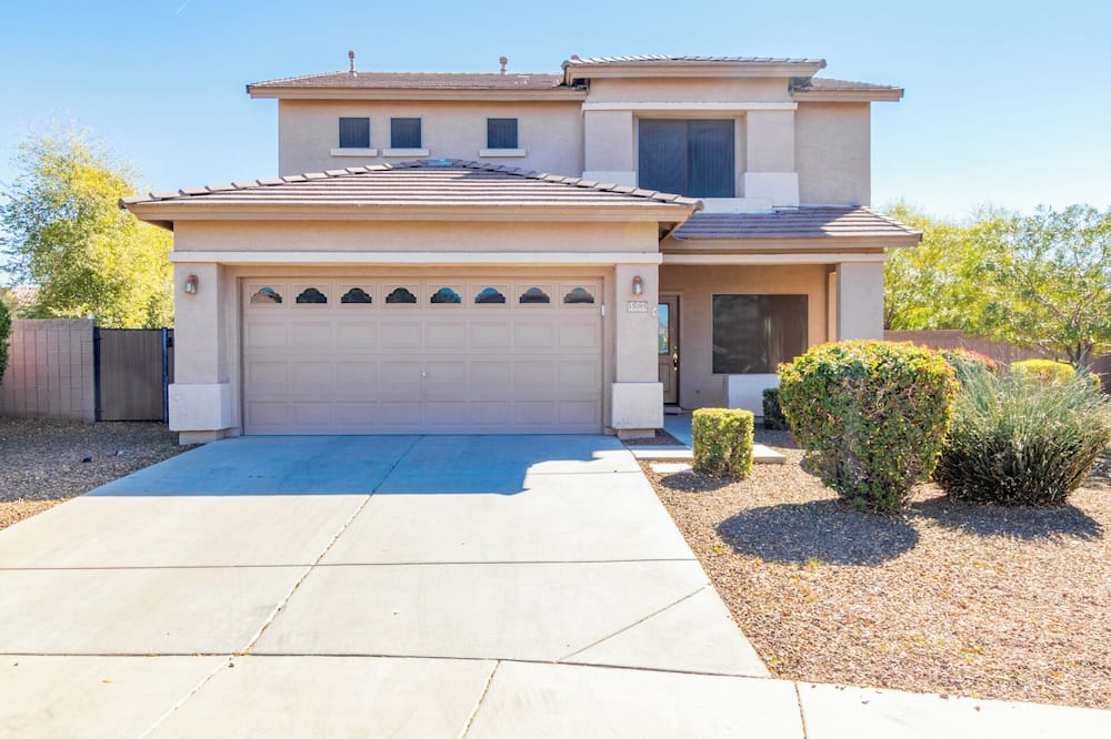 Royal Ranch House | Spacious 4 Bedroom Home with Pool / Game room