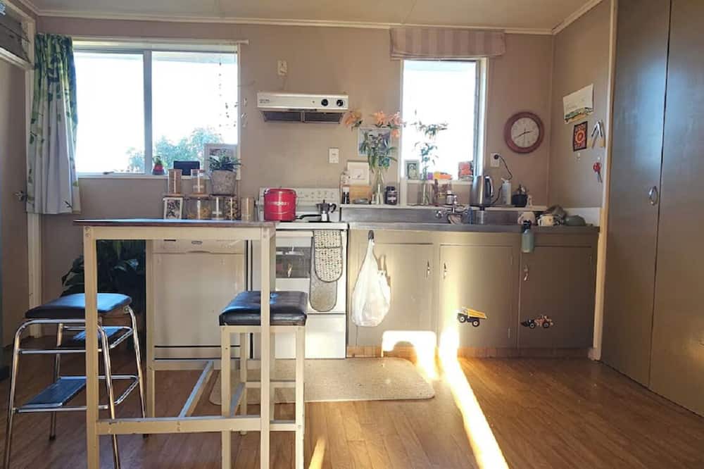 Clyde House | Cute, Colourful little house/cottage in Clyde