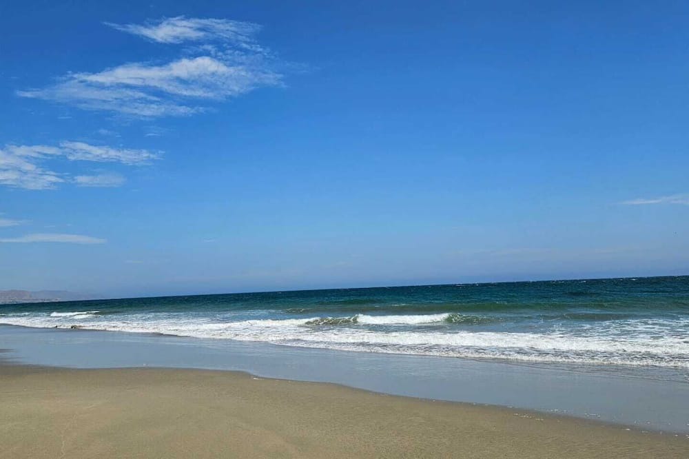 Vichayito House | House with a pool on Vichayito´s beach, Mancora, Piura, Peru.