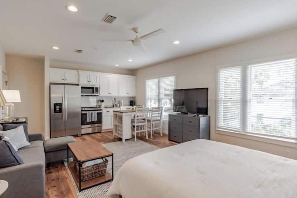 Hannon Park Apartment | Fantastic studio in Leinkauf Historic District!
