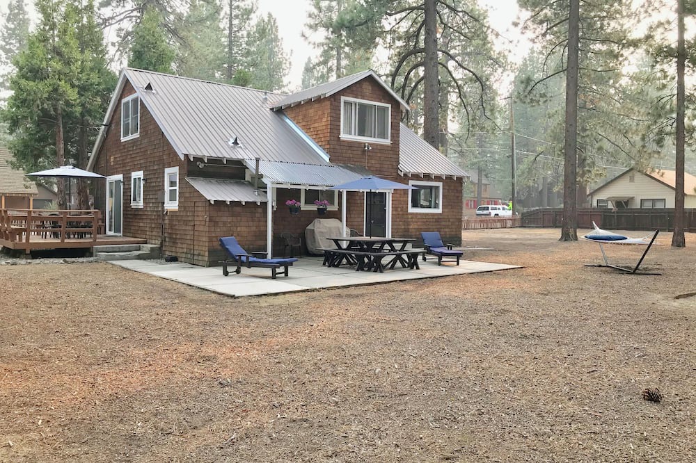 Al Tahoe Cabin | Regan Beach Cabin Retreat: 5BR home 1 block to Regan Beach, Lake Tahoe
