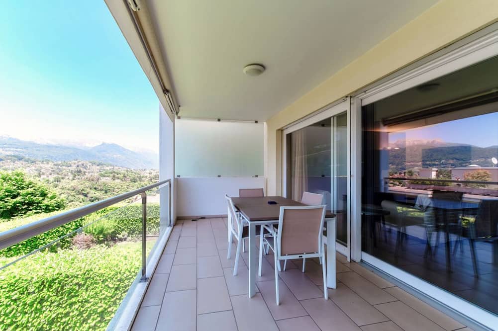 Paradiso Apartment | Modern apartment with terrace near Lugano (Sandi Luxury Apartment)