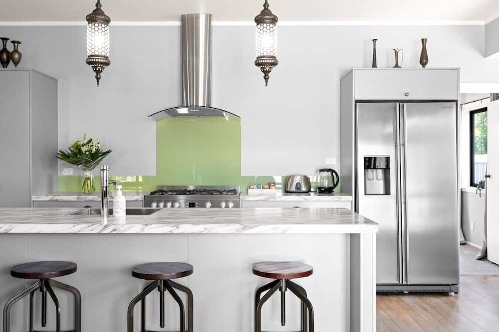 Gisborne House | Central Family Home 5 min to CBD