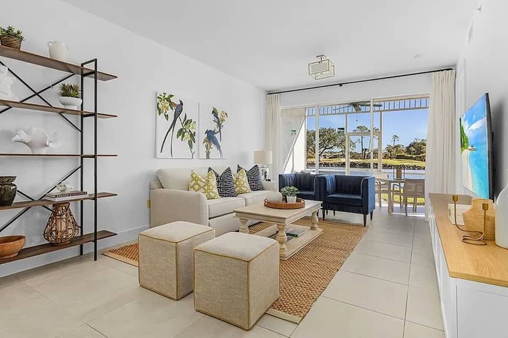 Naples Condo | Professionally Renovated Luxury Golf Condo in Beautiful Lely Resort
