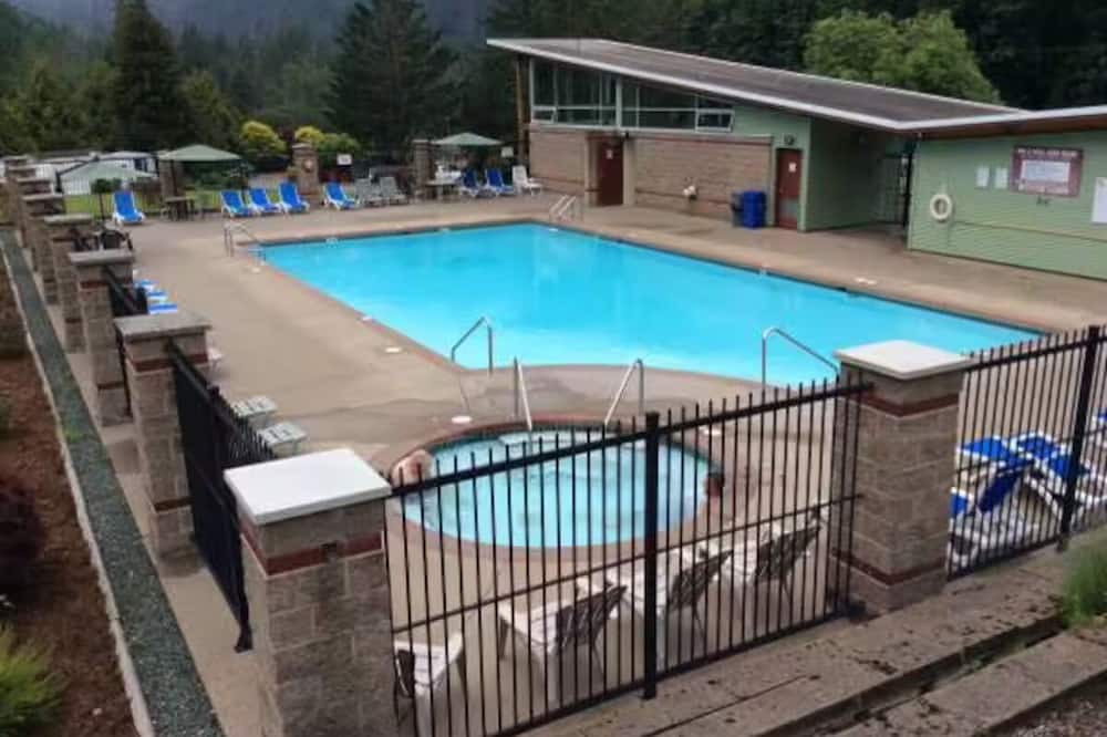 Lindell Beach House | CULTUS LAKE TIME