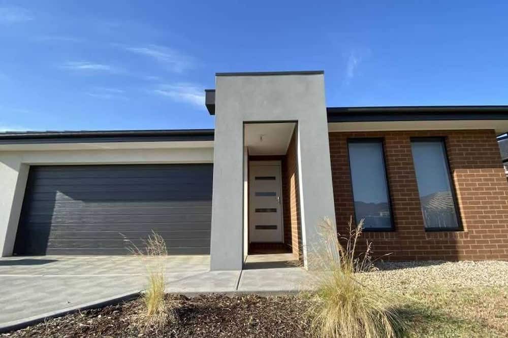 Melton South House | New family-friendly home