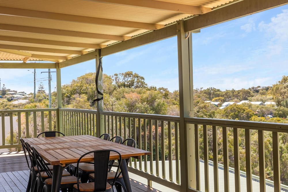 Preston Beach House | Sand Dunes Preston Beach Family Escape with wifi