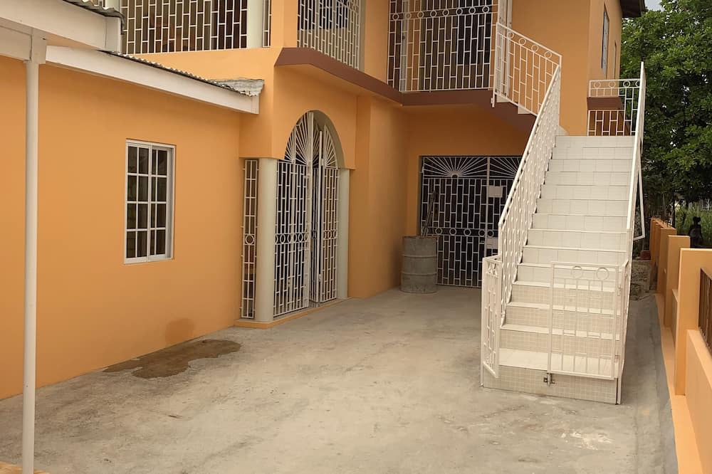 Savanna la Mar House | Charming 3-bedroom house with AC, WiFi in delightful Savanna La Mar