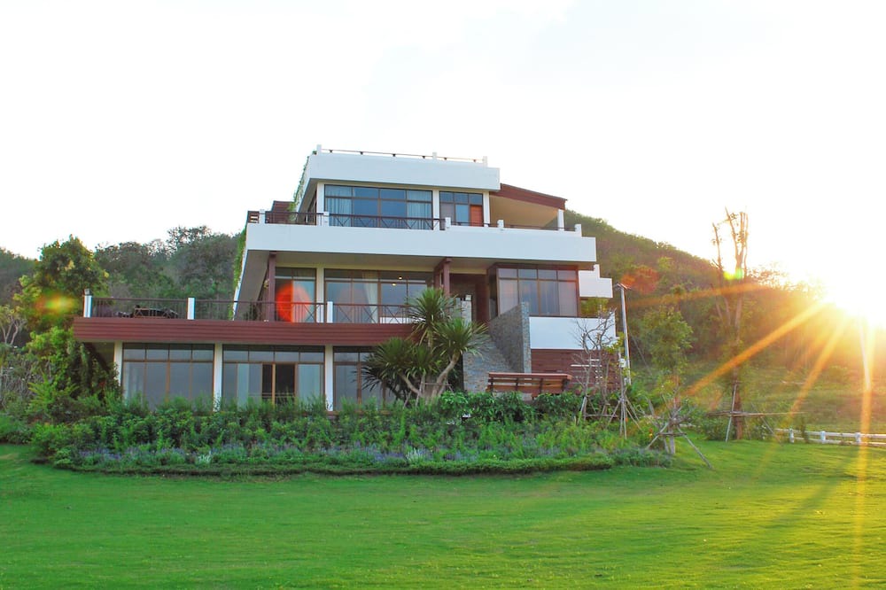 Khanong Phra House | The Belmont Khao Yai Private Mansion