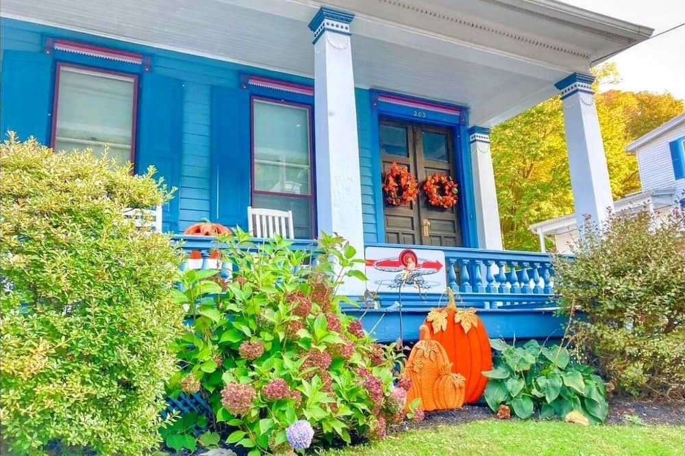 Ashfield Apartment | Switzerland Dream, Cozy Room in Downtown Jim Thorpe, Walk to everything!