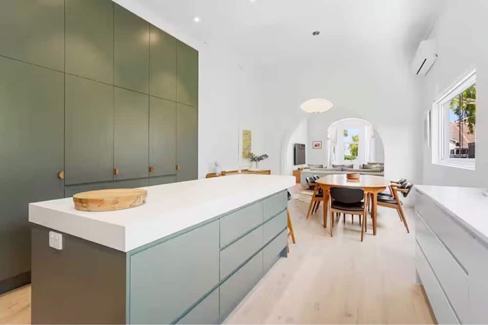 Bronte House | The Bronte Delight