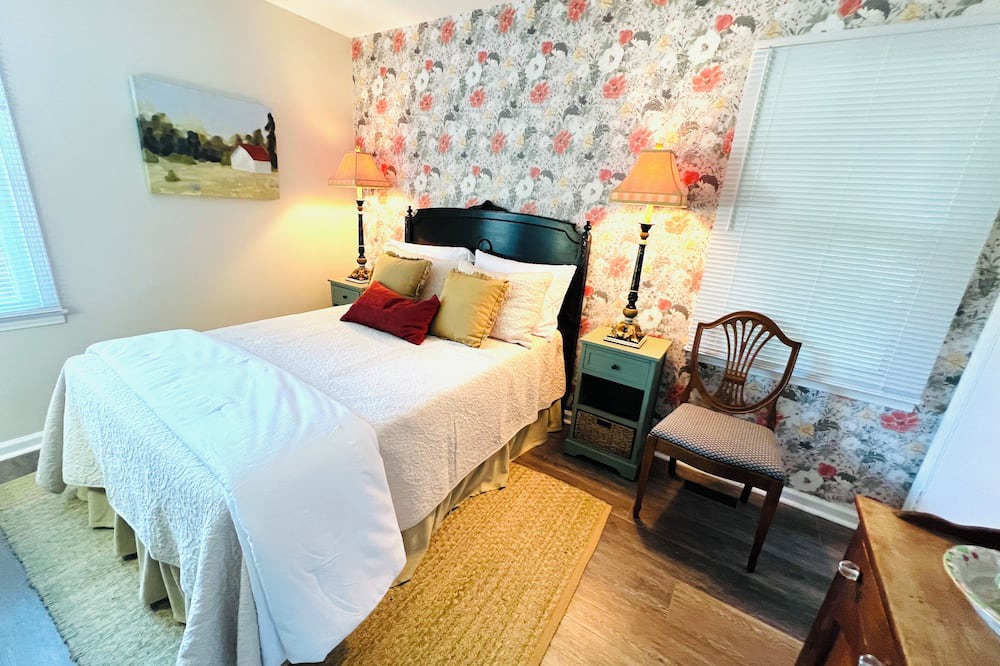 Buies Creek House | The Oasis. Cozy 3-bed house 1 mile to Campbell University. WiFi