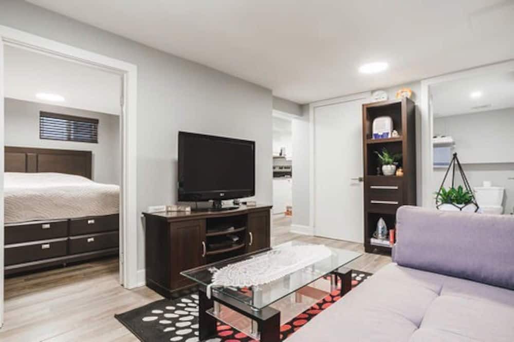 Rockcliffe - Smythe House | Cozy Toronto Private Apartment