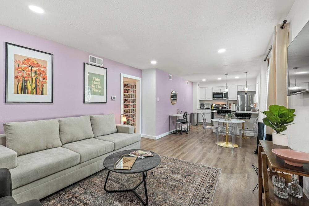 Vickery Place Apartment | The Modern Muse Summa